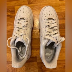 Nike Women's Athletic Shoes - White